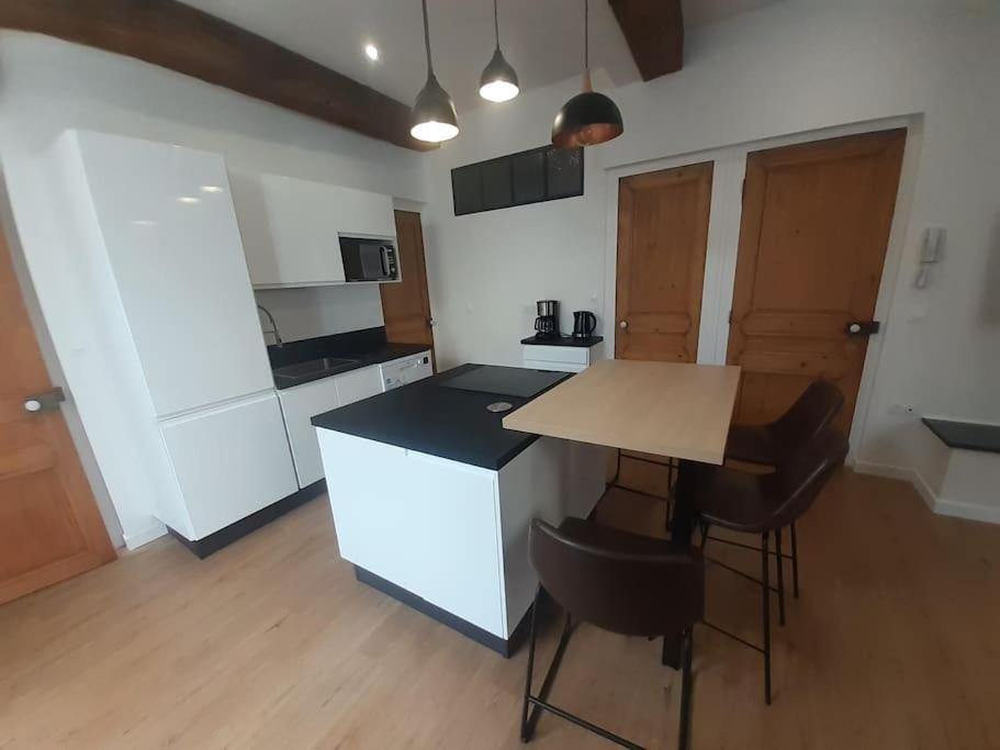 Classe 4 Etoiles - Cybele - Centre Ville 2 Chambres, Cour Privative Et Garage 维也纳 外观 照片